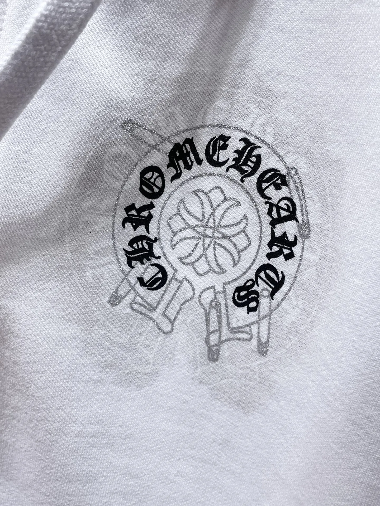 P250 Chrome Hearts Autumn and Winter 2025 Counter Synchronization ❤️ Chrome Sanskrit Cross Foamed Sweatshirt Improved Customized Version 1:1 High-Gram Weight High-Quality Fabric Recommended Color: White Black Size: S, M, L, XL
